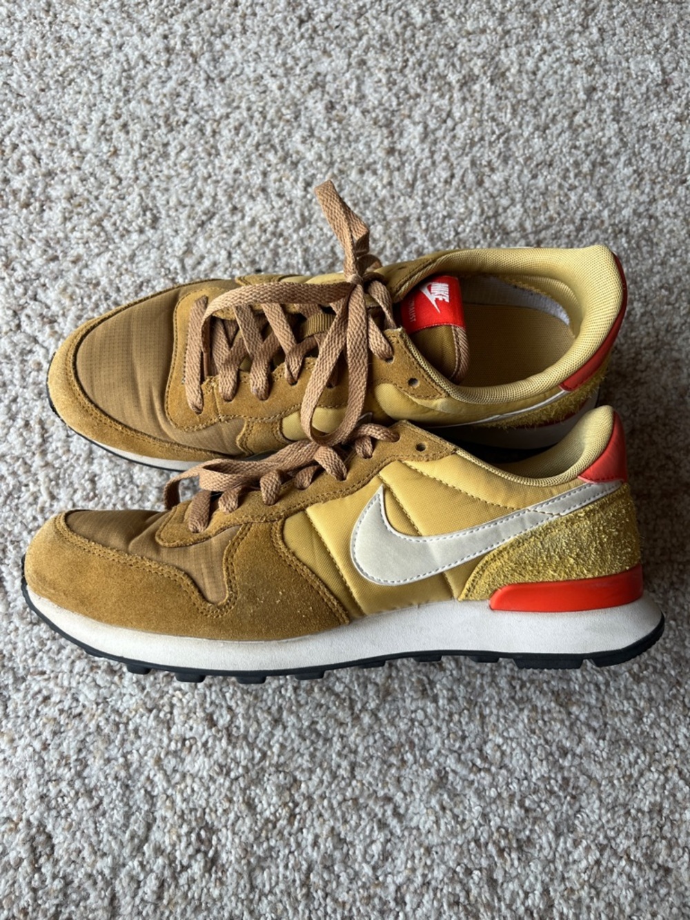 Nike Internationalist Mid Sneaker